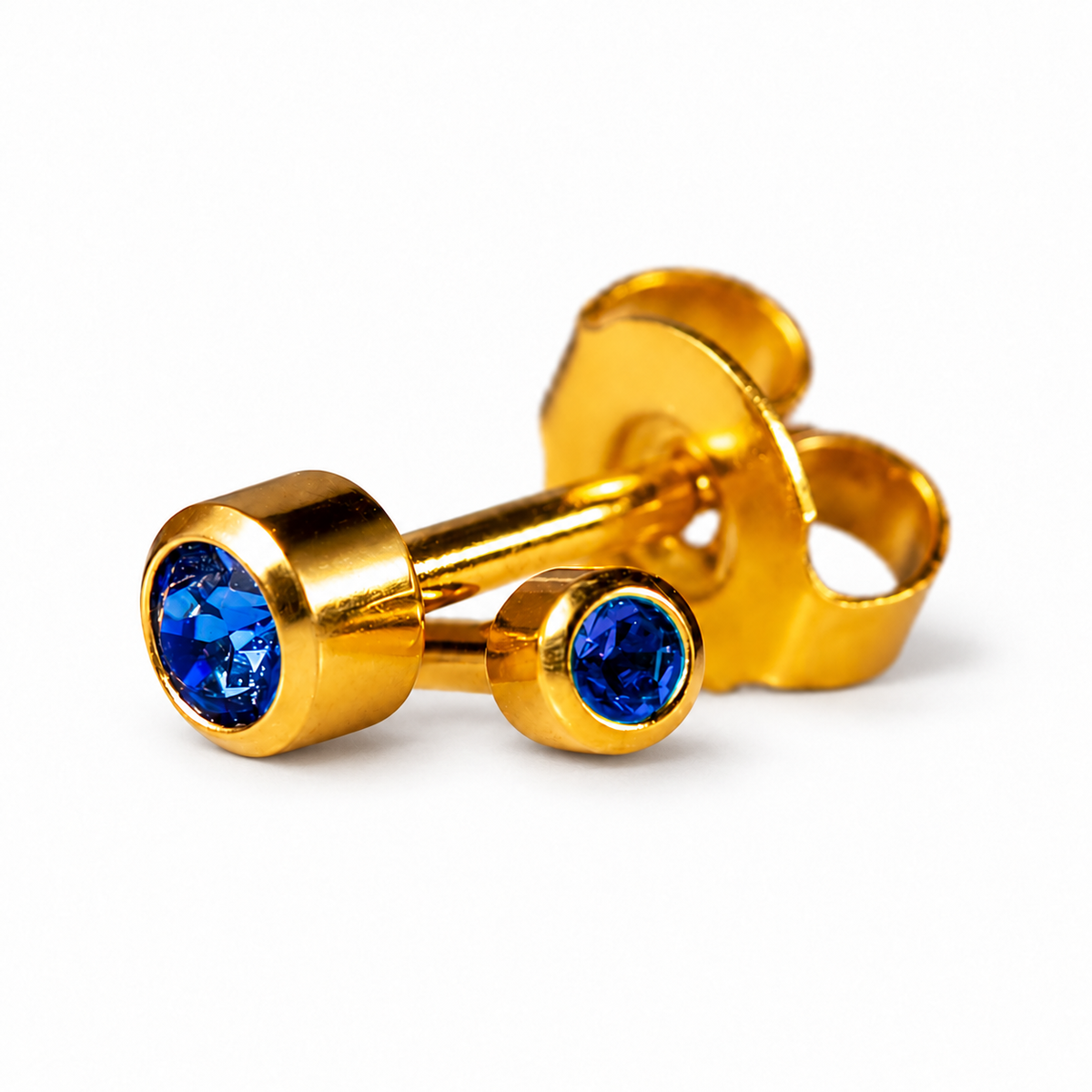 Caflon Mini Safyras 3mm stud tipo auskarai su mėlynu akmenėliu, paauksuoti