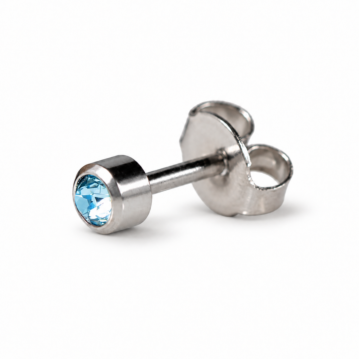 Caflon Akvamarinas 4mm stud tipo auskarai su šviesiai mėlynu akmenėliu, nerūdijantis plienas