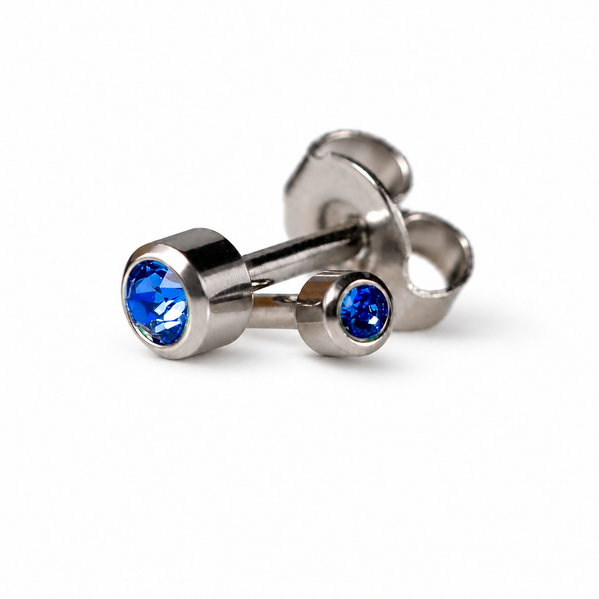 Caflon Mini Safyras 3mm stud tipo auskarai su mėlynu akmenėliu, nerūdijantis plienas