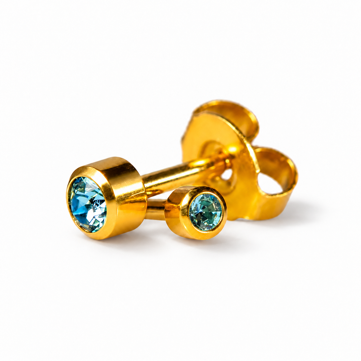 Caflon Mini Akvamarinas 3mm stud tipo auskarai su šviesiai mėlynu akmenėliu, paauksuoti