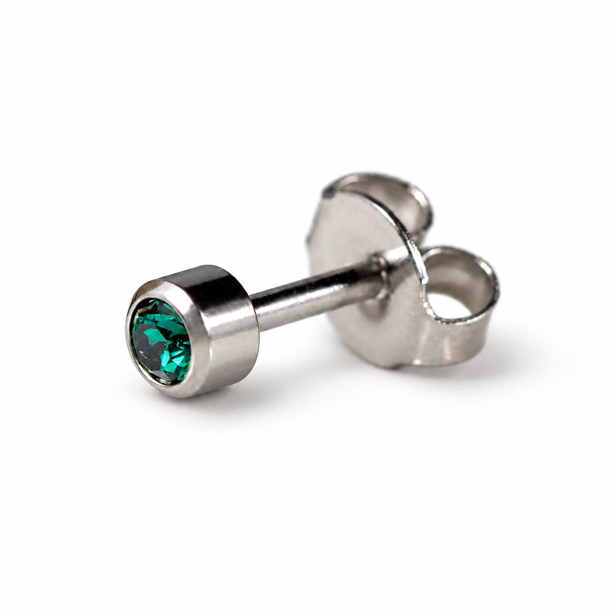 Caflon Smaragdas 4mm stud tipo auskarai su žaliu akmenėliu, nerūdijantis plienas