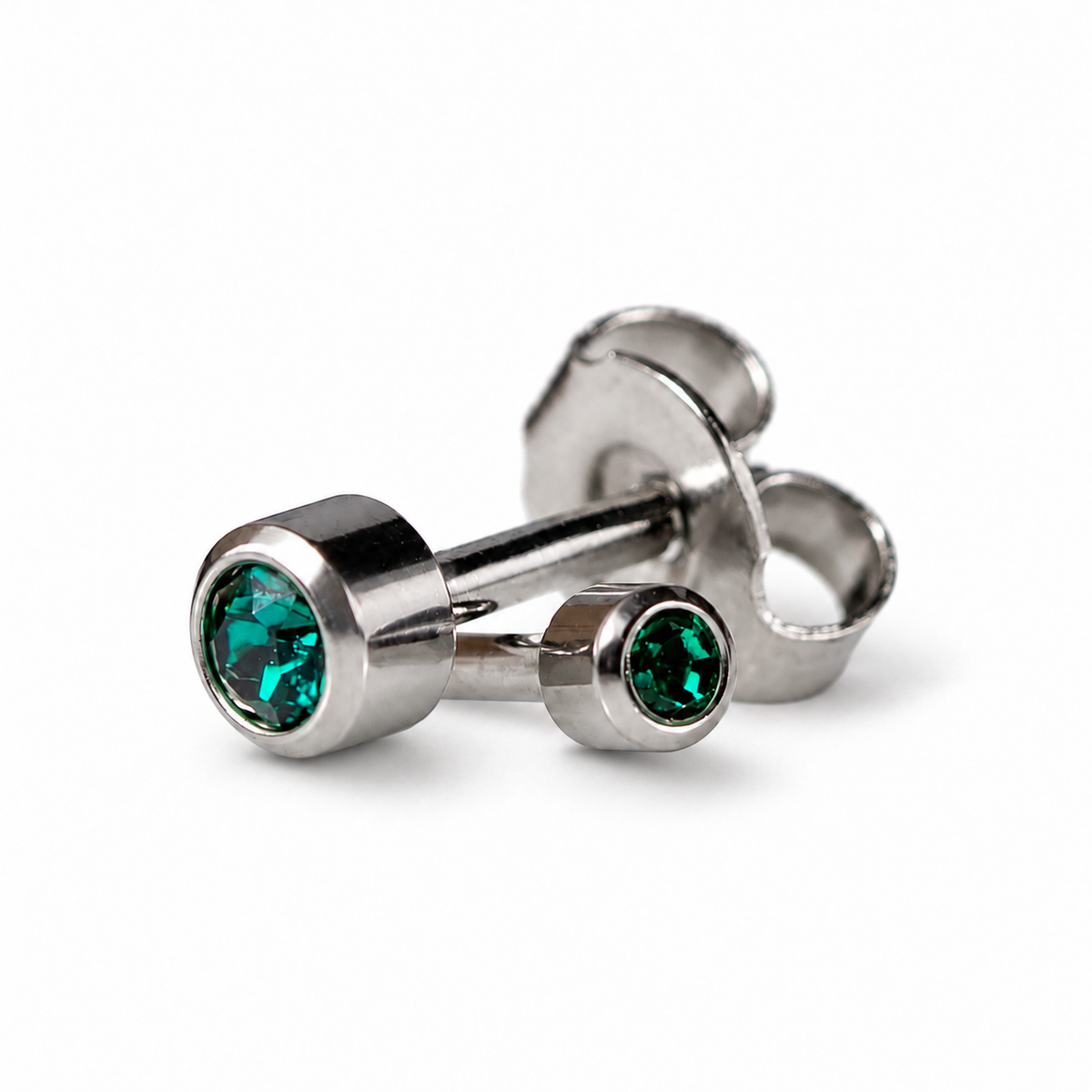 Caflon Mini Smaragdas 3mm stud tipo auskarai su žaliu akmenėliu, nerūdijantis plienas