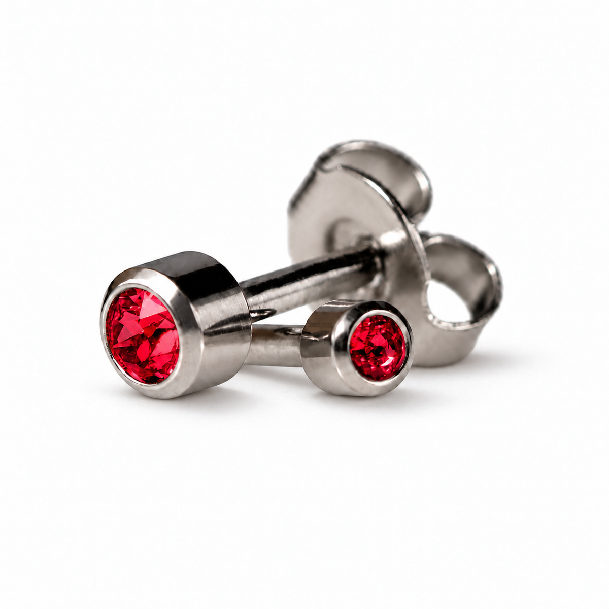 Caflon Mini Rubinas 3mm stud tipo auskarai su raudonu akmenėliu, nerūdijantis plienas